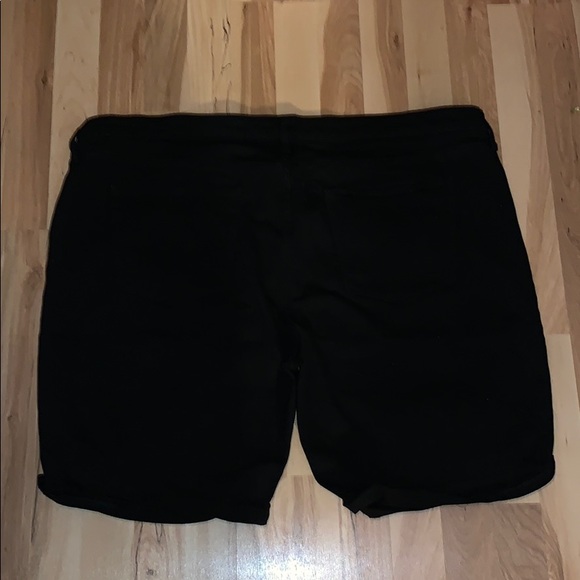 Universal Thread Bermudas - Picture 2 of 4